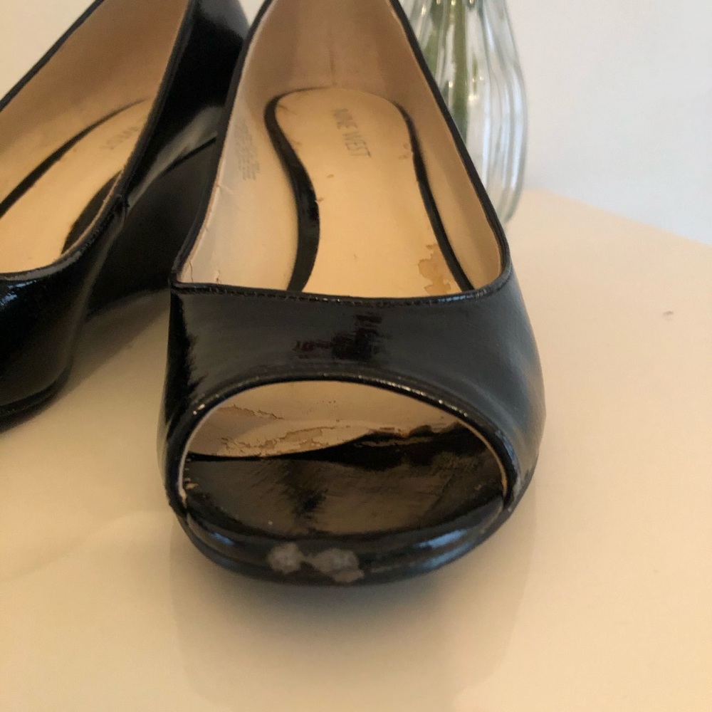 Nine West Black Patent Peep Toe Wedge Pumps - Size 8.5 - Picture 2 of 13